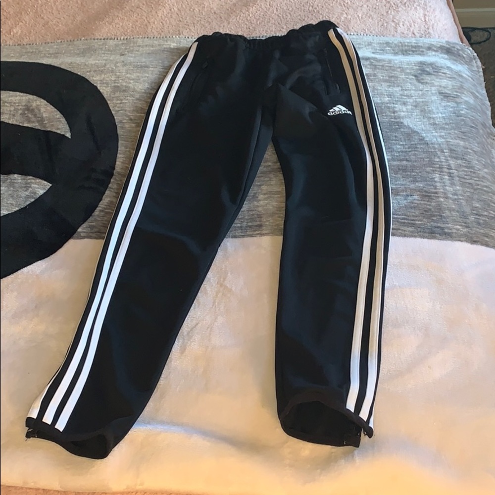 Very well fitted, petite soccer pants